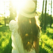 简单清新轻松乐观的女头图片