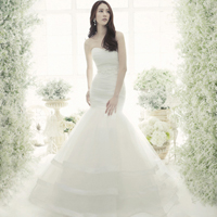 女生穿漂亮白色婚纱QQ头像图片(图1)