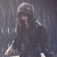 雨中头像女生