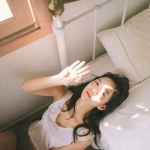 清新触摸阳光女头图片