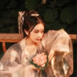 美好安静古风女头图片