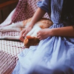 安静治愈系抚摸猫咪头像图片