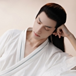 干净帅气闭目养神古风男子头像图片