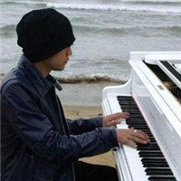 男生弹钢琴QQ头像图片(图2)