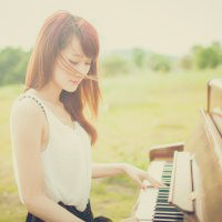 唯美女生弹钢琴头像图片(图1)