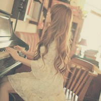 唯美女生弹钢琴头像图片(图5)