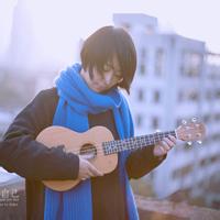女生弹吉他清新文艺QQ女头图片(图17)