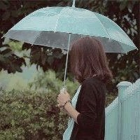 伤感雨中打伞女生丧系头像图片(图9)