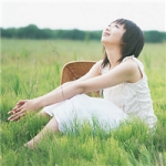 女生抬头仰望天空清新头像图片