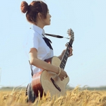 清新文艺唯美女生弹吉他头像图片