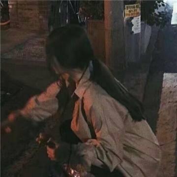 QQ头像侧面女生伤感