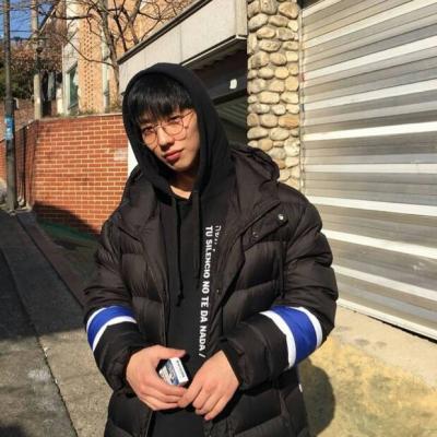 男头高冷成熟一点