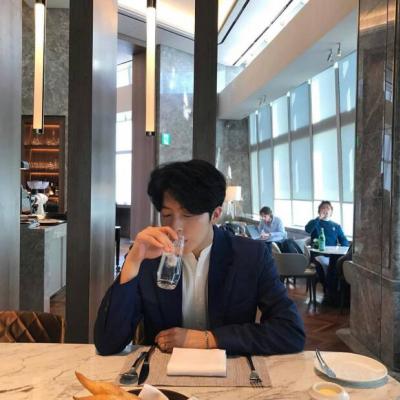 男头高冷成熟一点