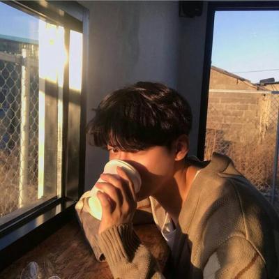 男头高冷成熟一点