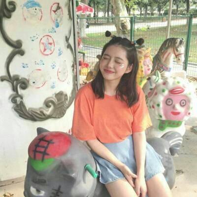 QQ头像暖色系女生
