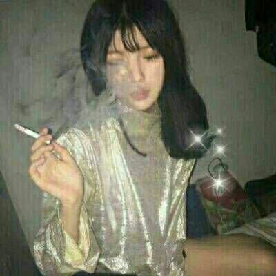 抽烟女头像高冷