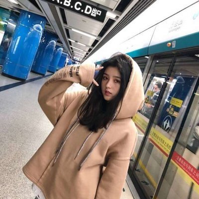 清新女头微笑