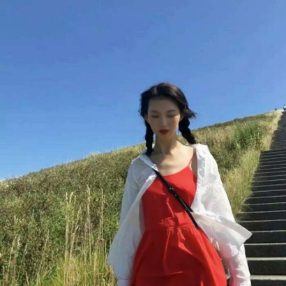 蓝天白云女生唯美头像