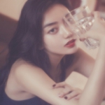 微信成熟风气质非凡的女生头像