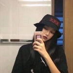 成熟高清真实的时尚女生微信头像