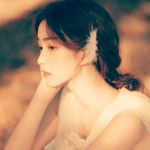 高冷气质高清泛黄的复古成熟头像女图片