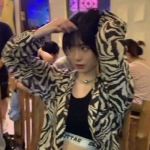 2024抖音里很火的女头真人图片