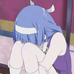 埋头抱膝伤感动漫女头图片